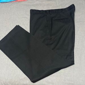 Kenneth Cole Reaction flat front dress pants. Black. 40 x 32